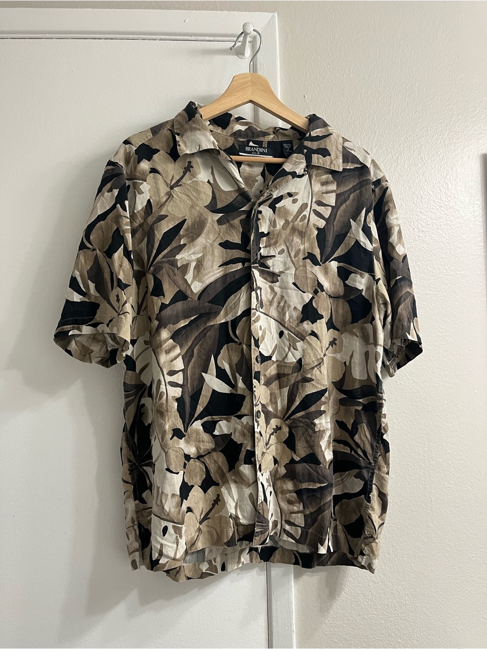 100% silk Men's Short Sleeve Botanical Shirt Jacket in Beige/Black